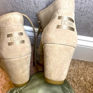 Tom’s suede booties size 6